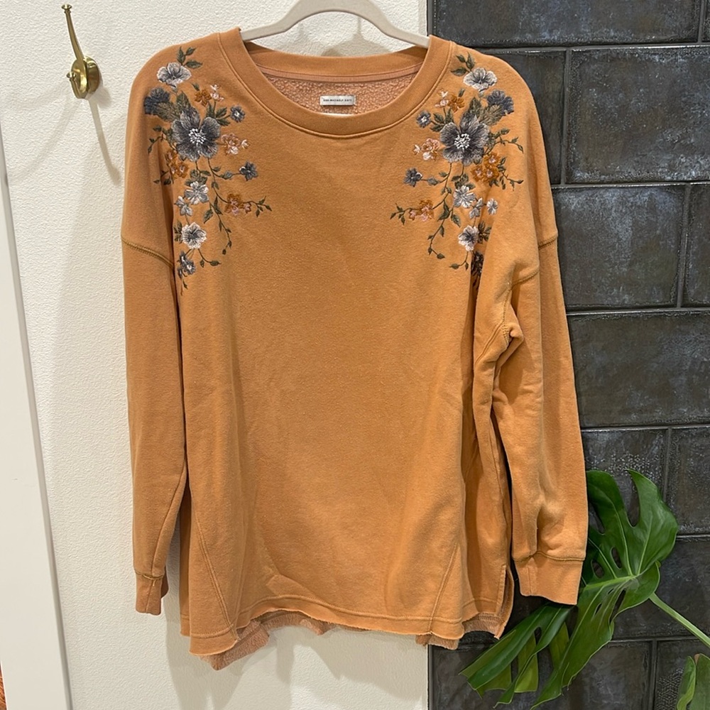 Flower embroidered long sweatershirt